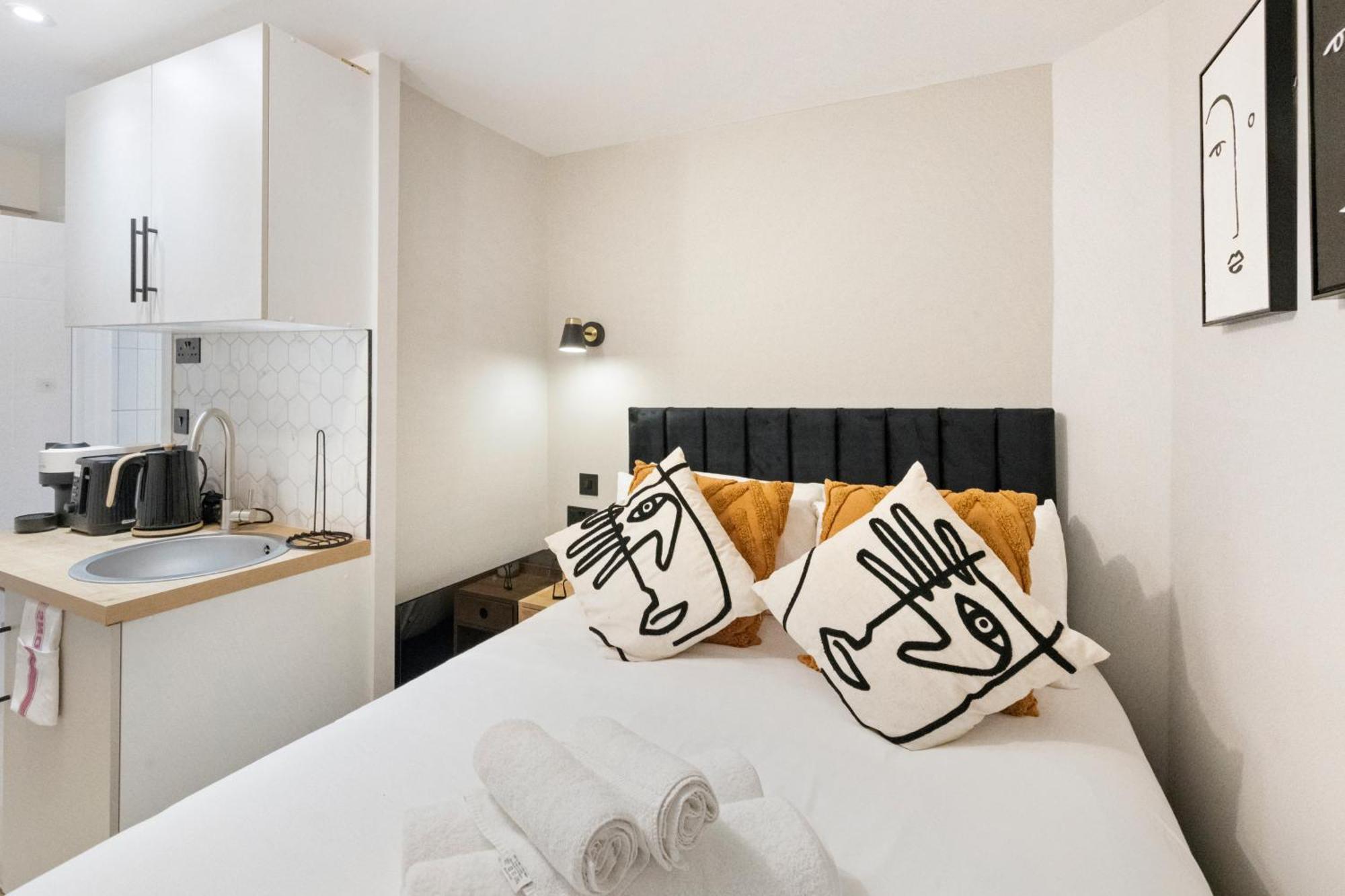 Chic Pad: Modern Retreat Апартаменты *