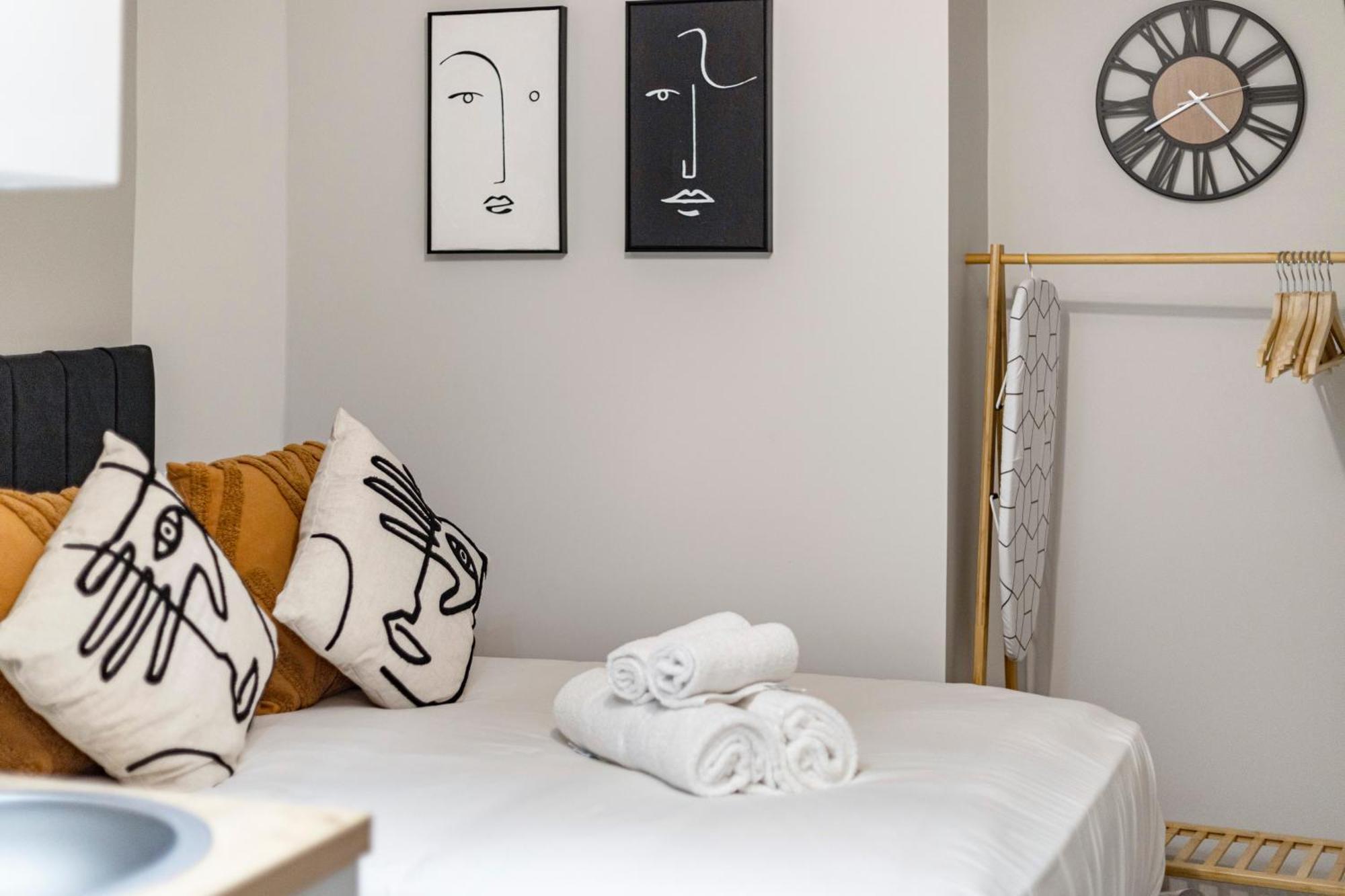 Chic Pad: Modern Retreat Апартаменты